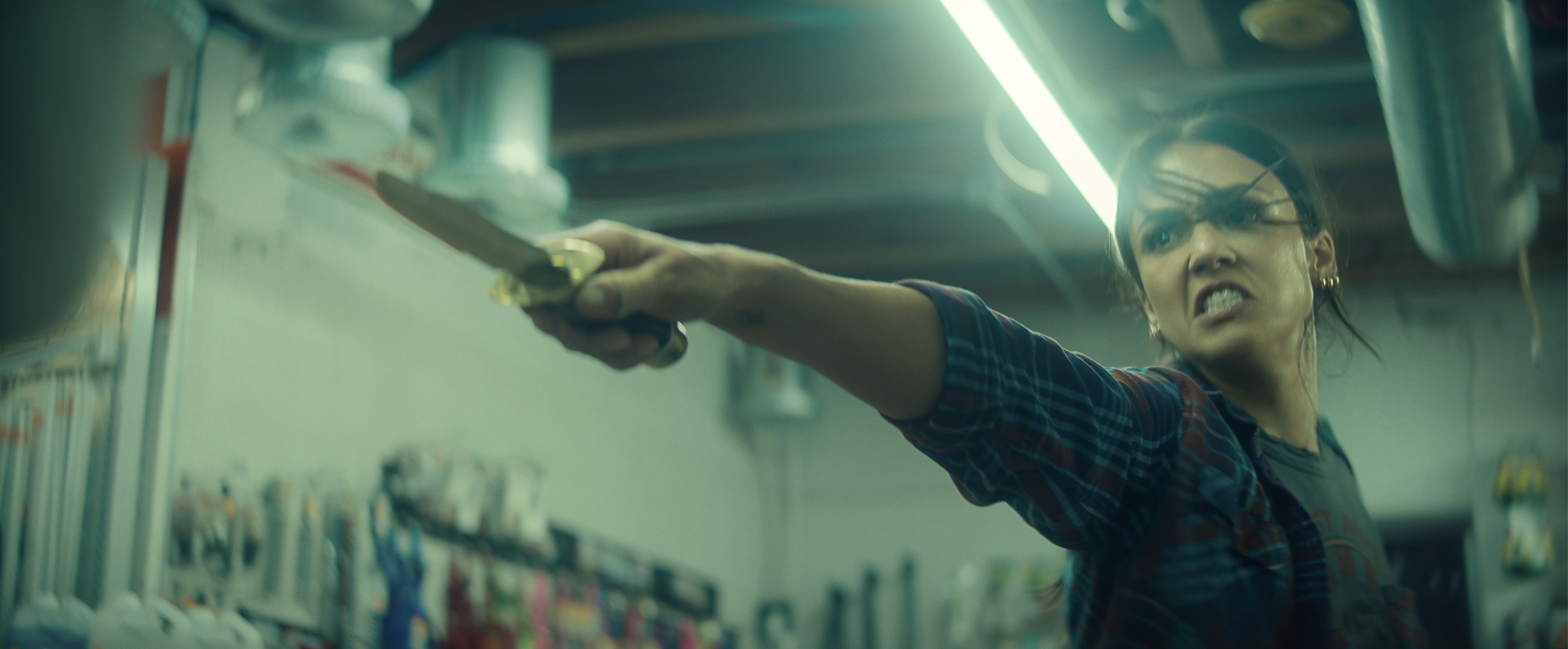 Trigger Warning Cast on Netflix - Jessica Alba as Parker