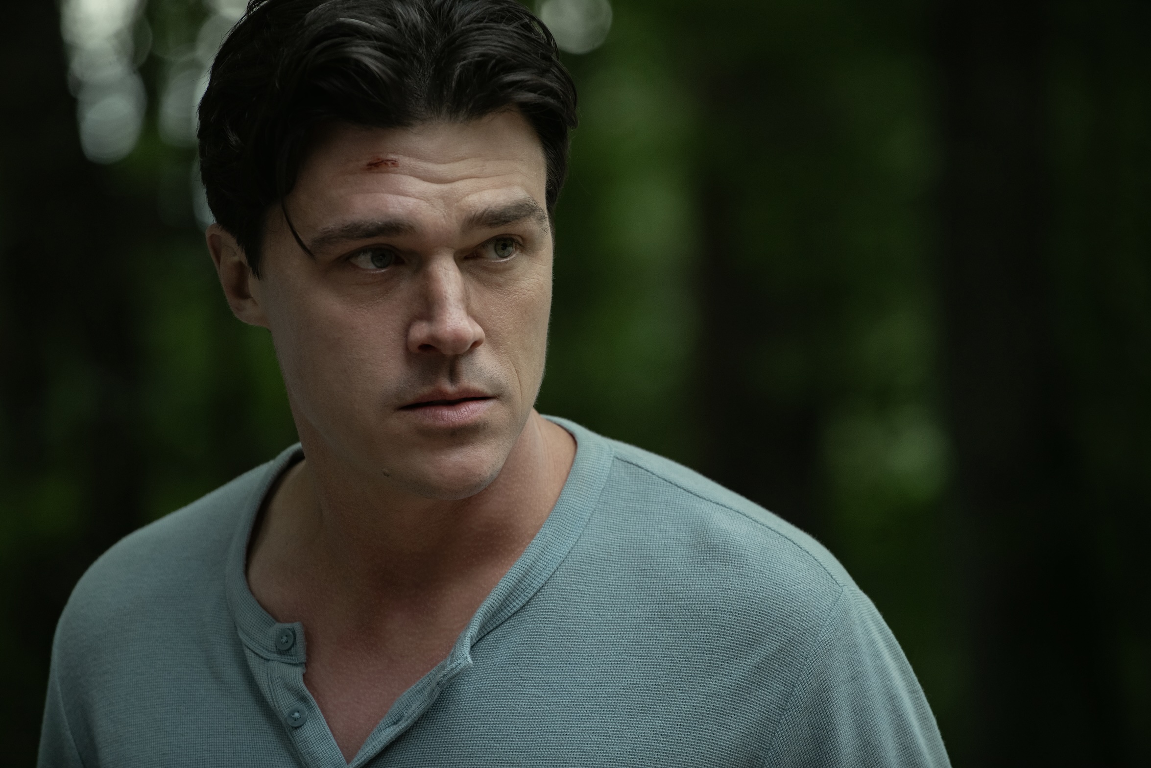 Don't Move Cast on Netflix - Finn Wittrock as Richard