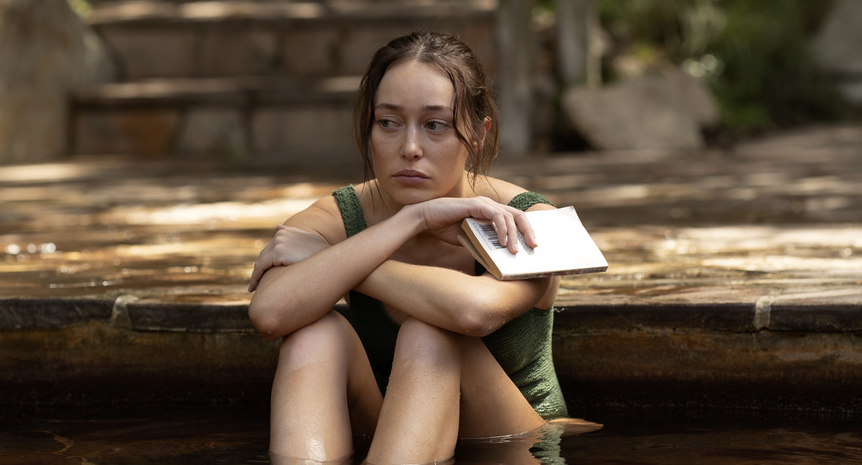 Apple Cider Vinegar Cast on Netflix - Alycia Debnam-Carey as Milla