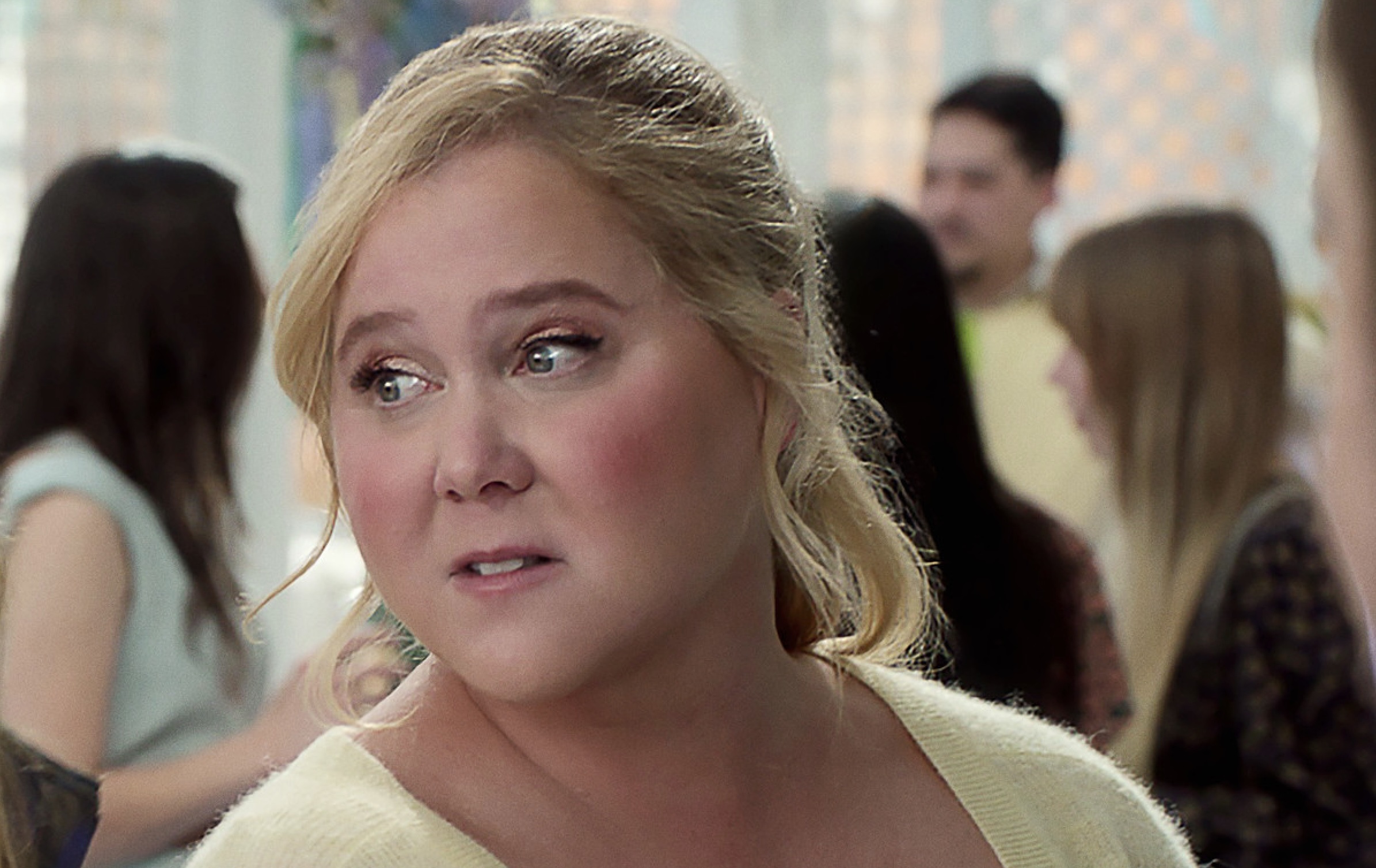 Kinda Pregnant Cast on Netflix - Amy Schumer as Lainy Newton