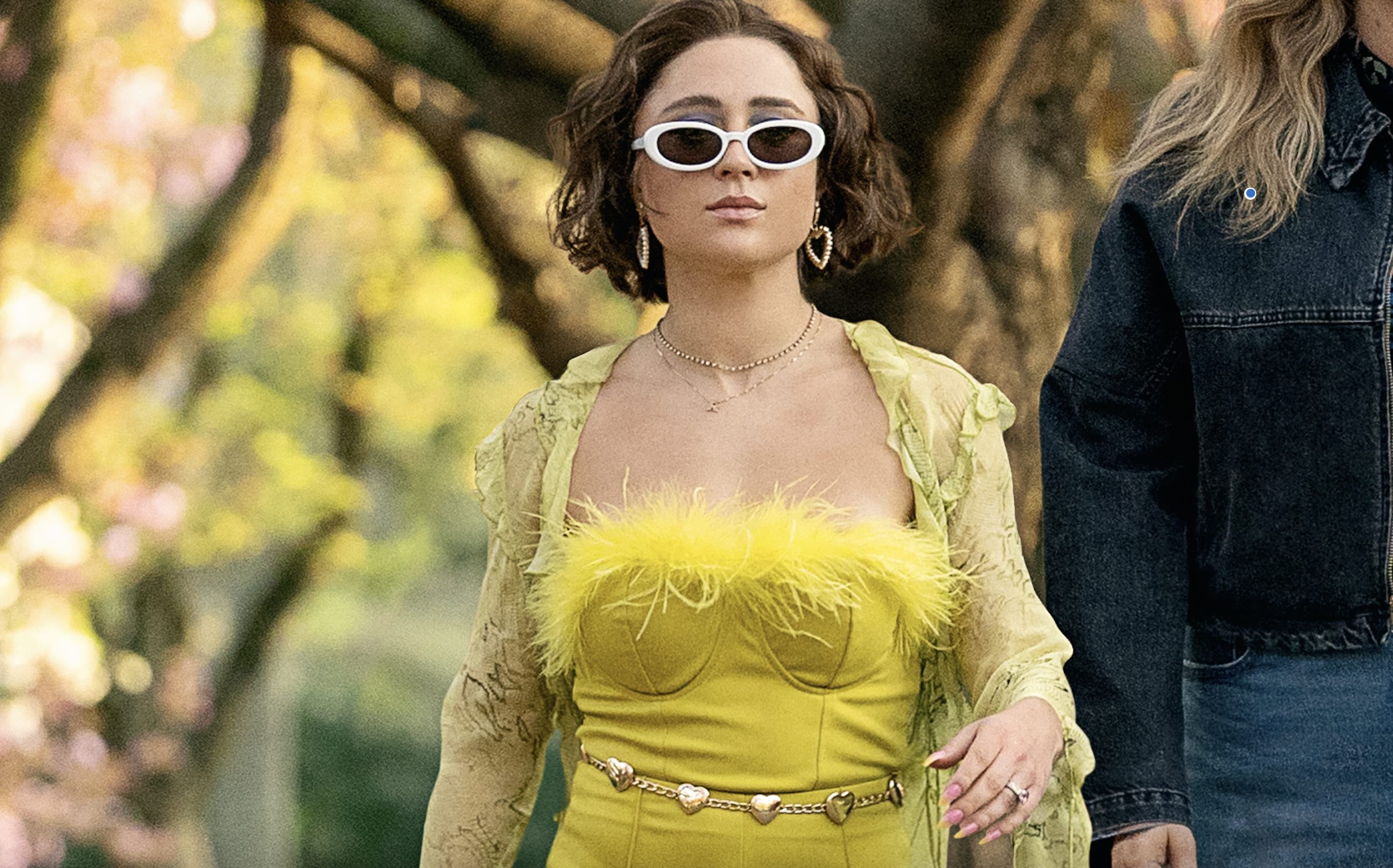 Kinda Pregnant Cast on Netflix - Lizze Broadway as Shirley