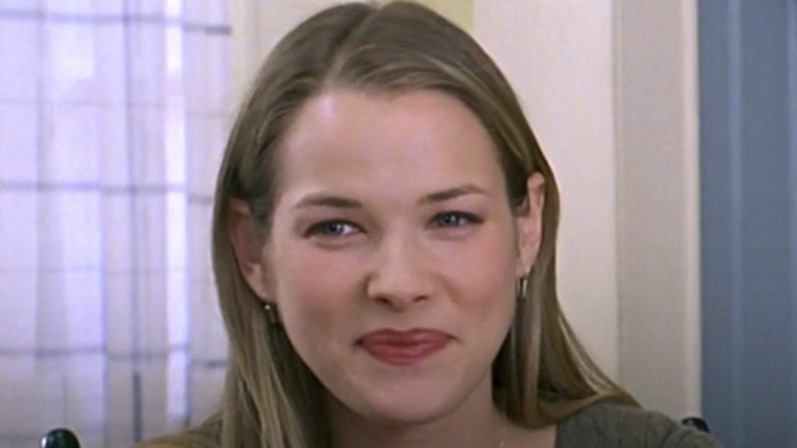 Meet the Parents Cast on Netflix - Nicole DeHuff as Debbie Byrnes