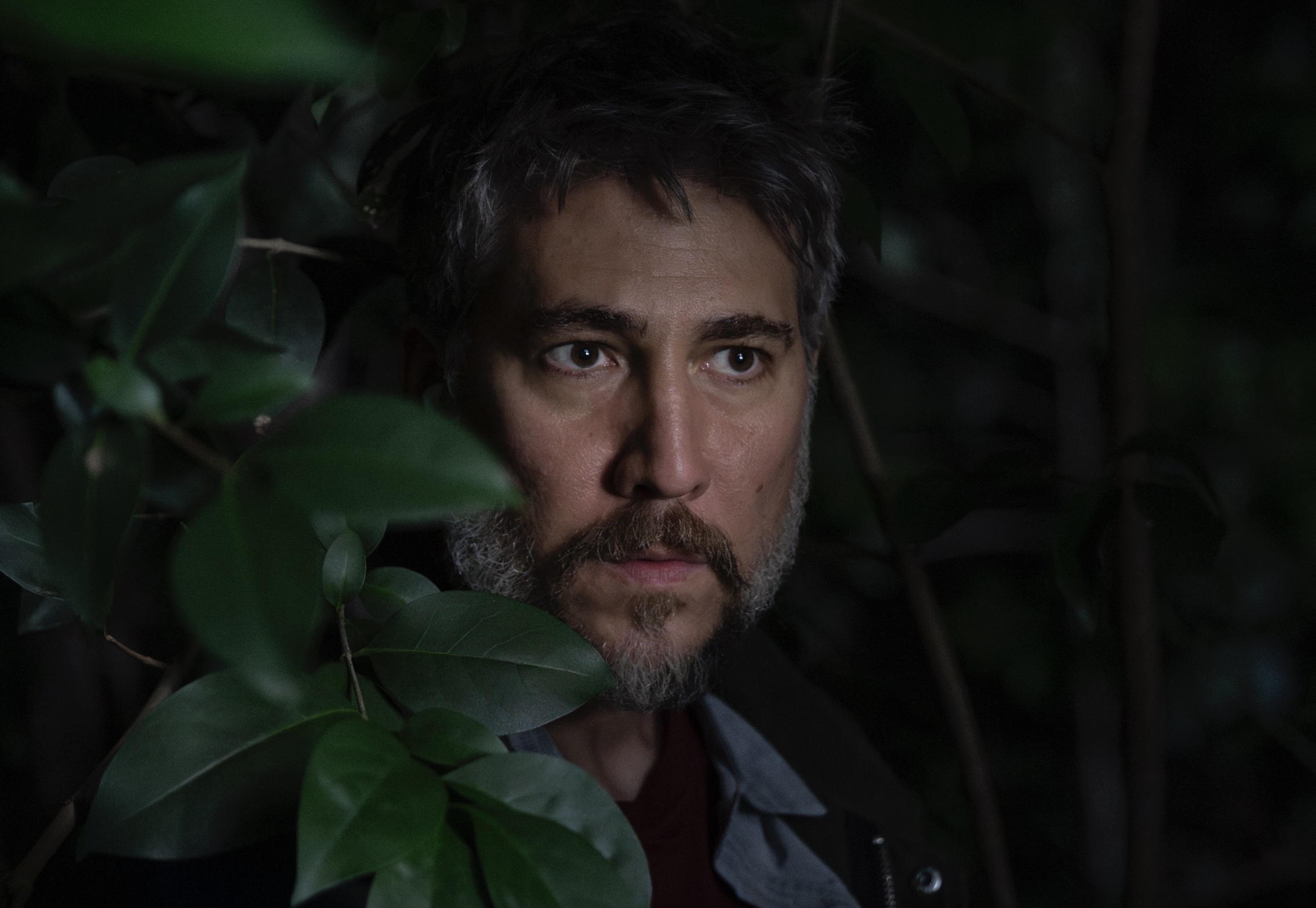 Caught Cast on Netflix - Alberto Ammann as Leo Mercer