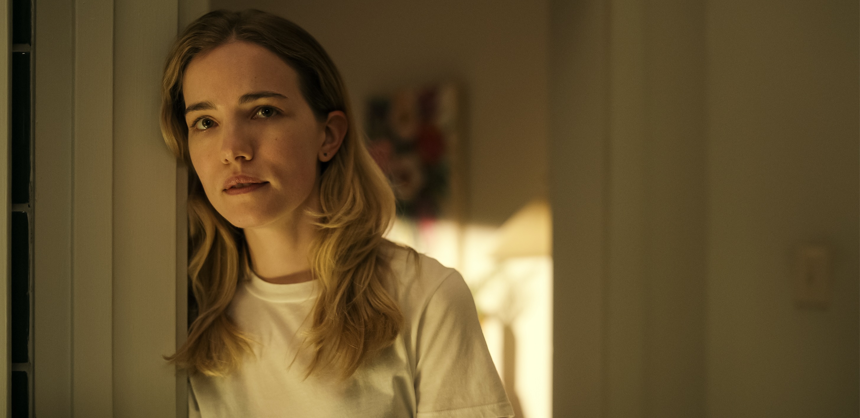 Pulse Cast on Netflix - Willa Fitzgerald as Danielle Simms