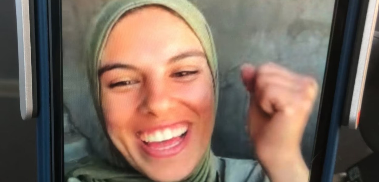 Put Your Soul on Your Hand and Walk Review - 2025 Documentary Film by Sepideh Farsi