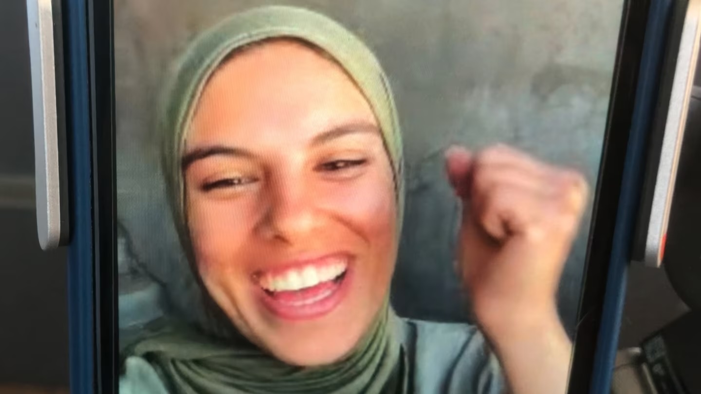 Put Your Soul on Your Hand and Walk Review - 2025 Documentary Film by Sepideh Farsi