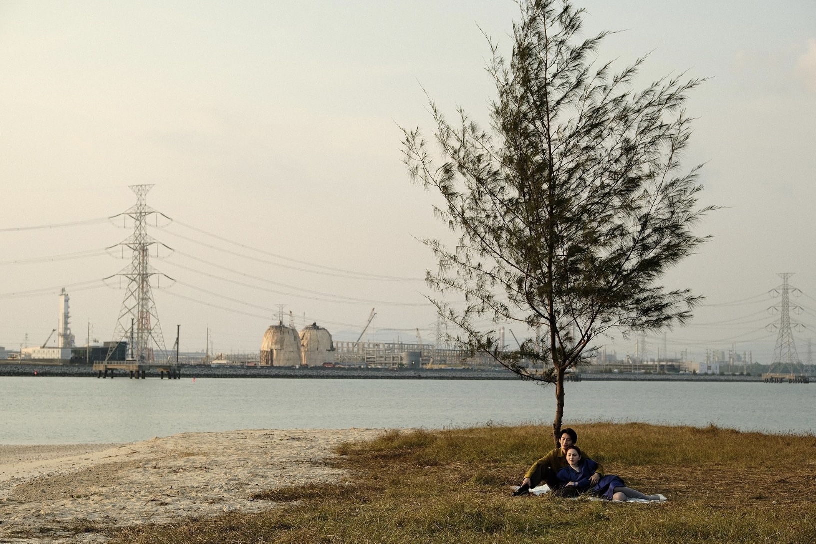 A Useful Ghost Review - 2025 Ratchapoom Boonbunchachoke Movie Film