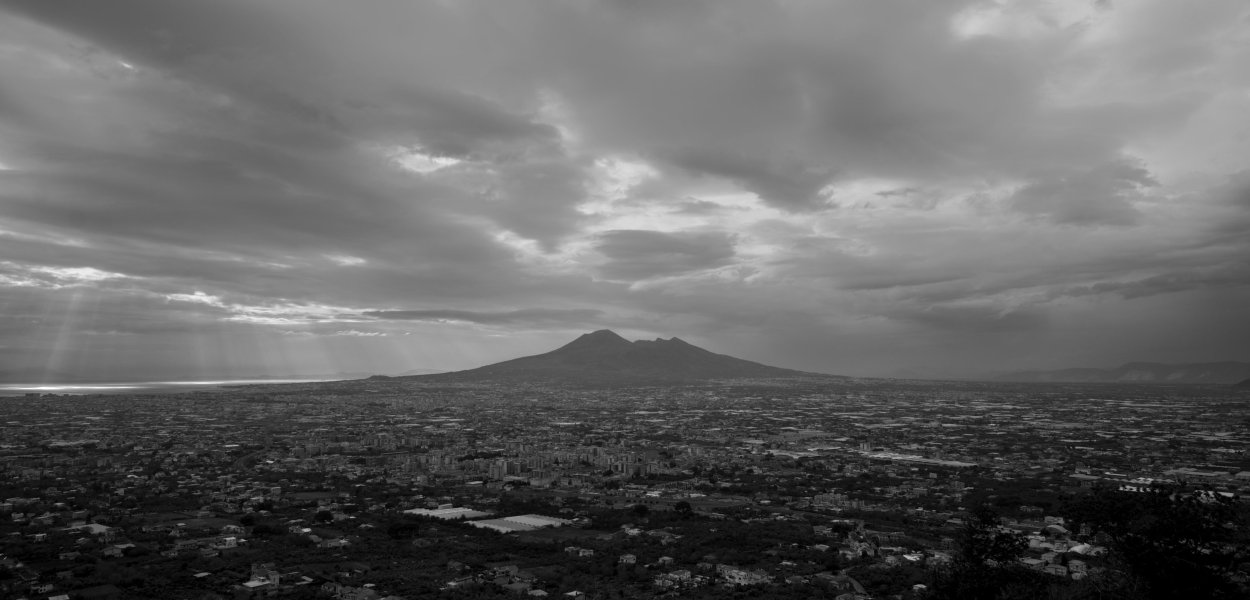Below the Clouds Review - 2025 Gianfranco Rosi Documentary (Naples, Italy)