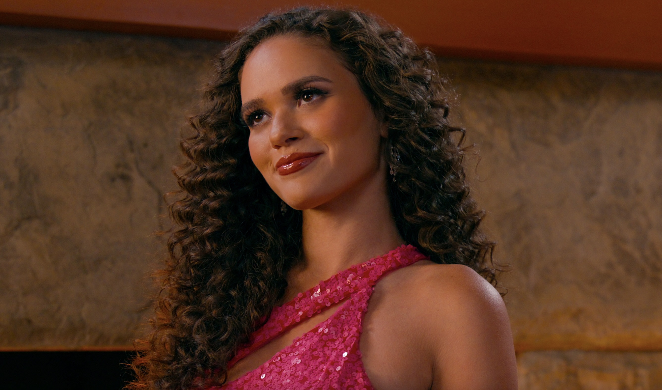 The Wrong Paris Cast on Netflix - Madison Pettis as Lexi Miller