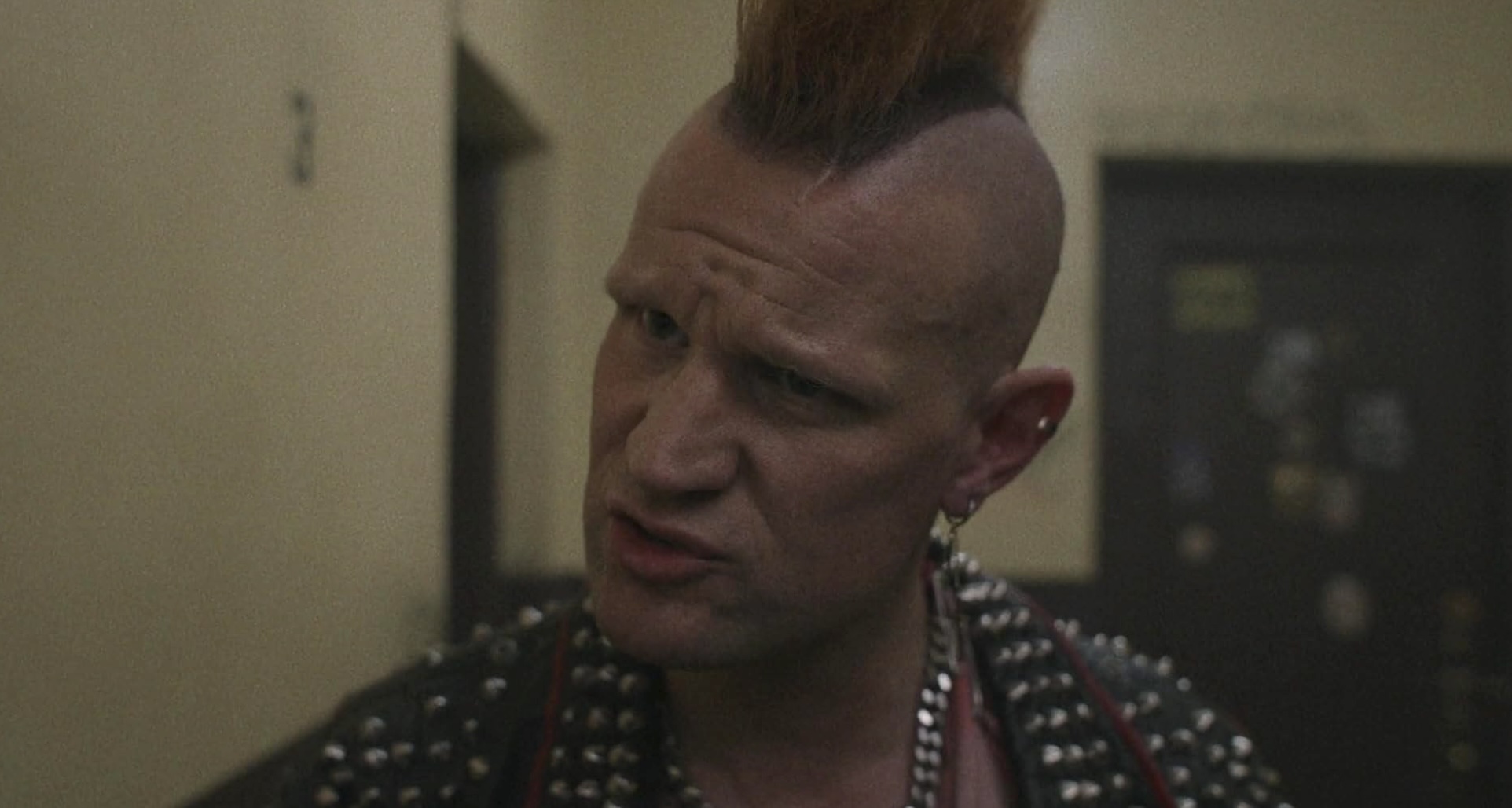 Caught Stealing Cast on Amazon and Netflix - Matt Smith as Russ