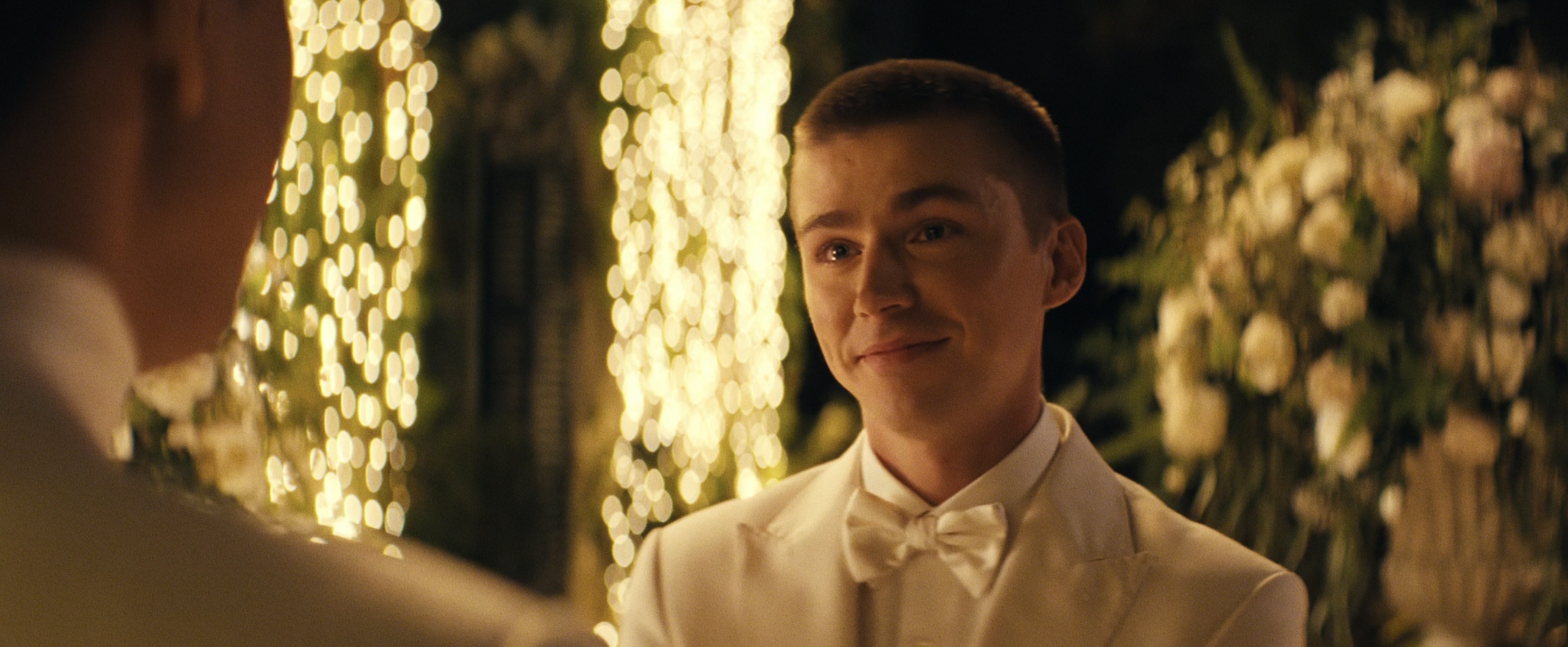 People We Meet on Vacation Cast on Netflix - Miles Heizer as David