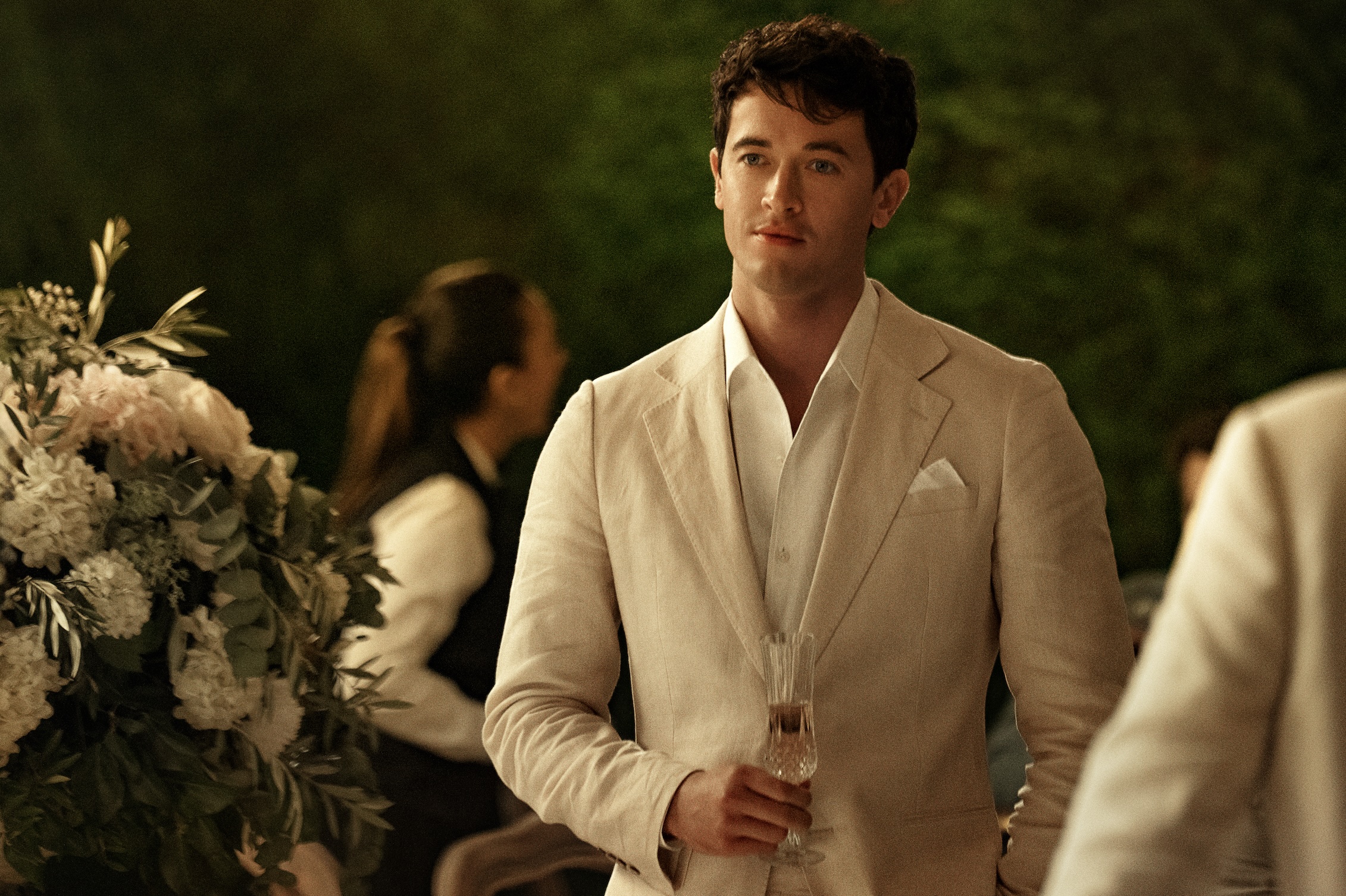 People We Meet on Vacation Cast on Netflix - Tom Blyth as Alex