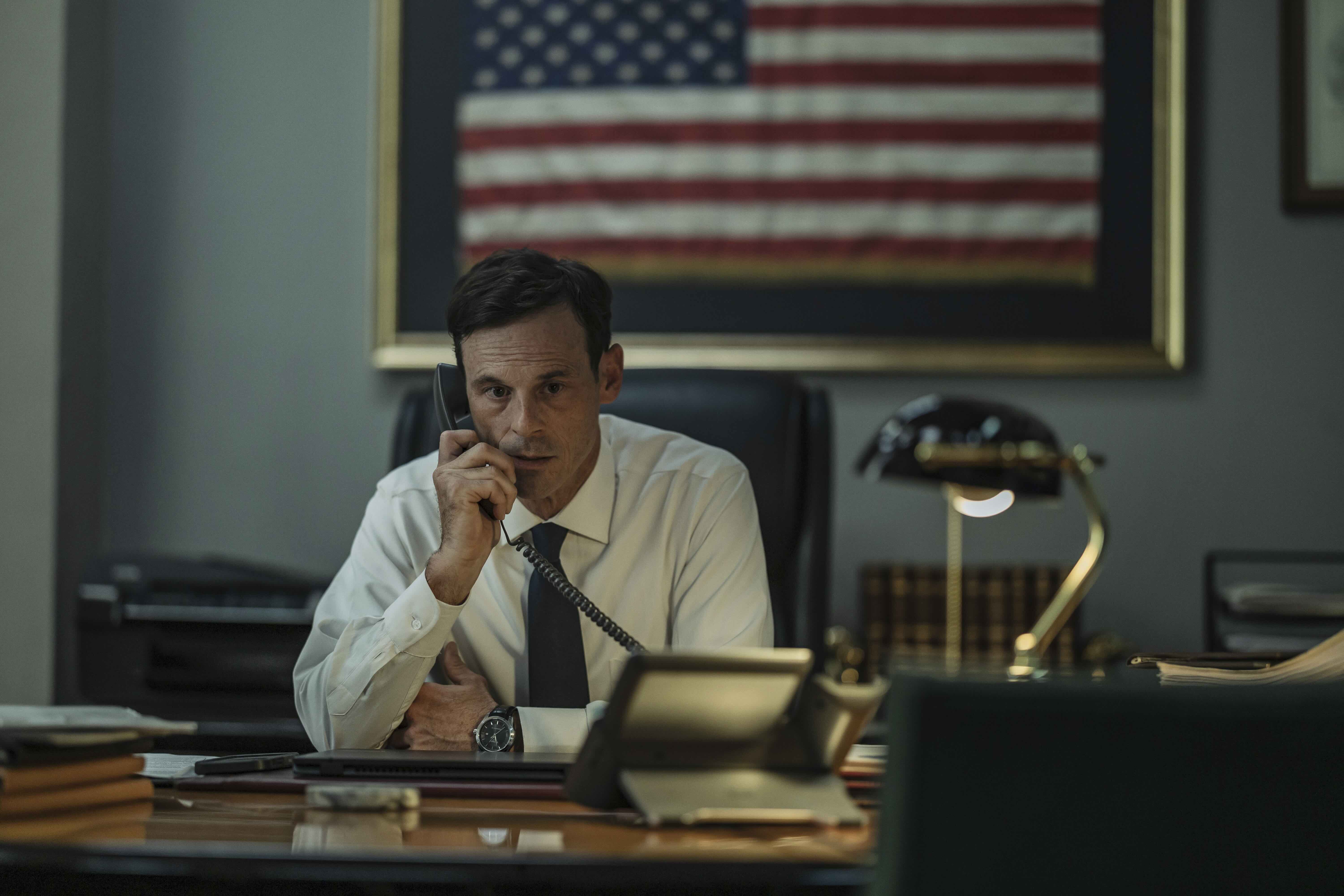 Man on Fire Cast on Netflix - Scoot McNairy as Henry Tappan