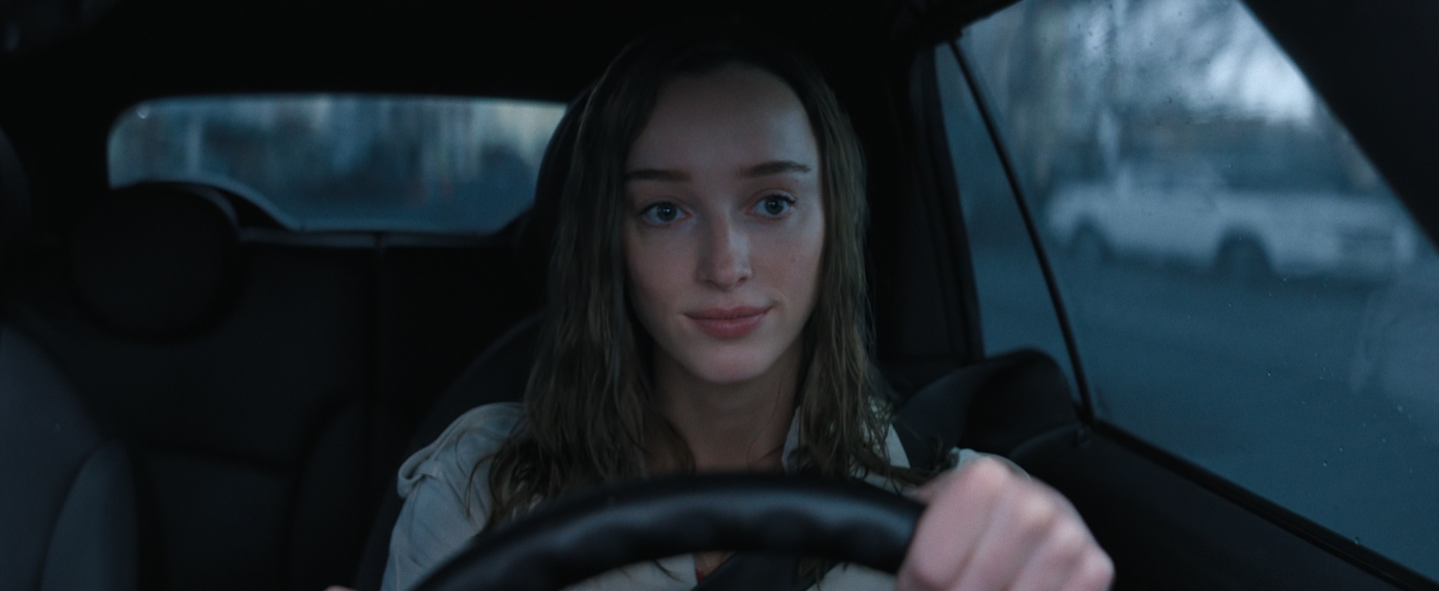 Thrash Cast on Netflix - Phoebe Dynevor as Lisa Fields