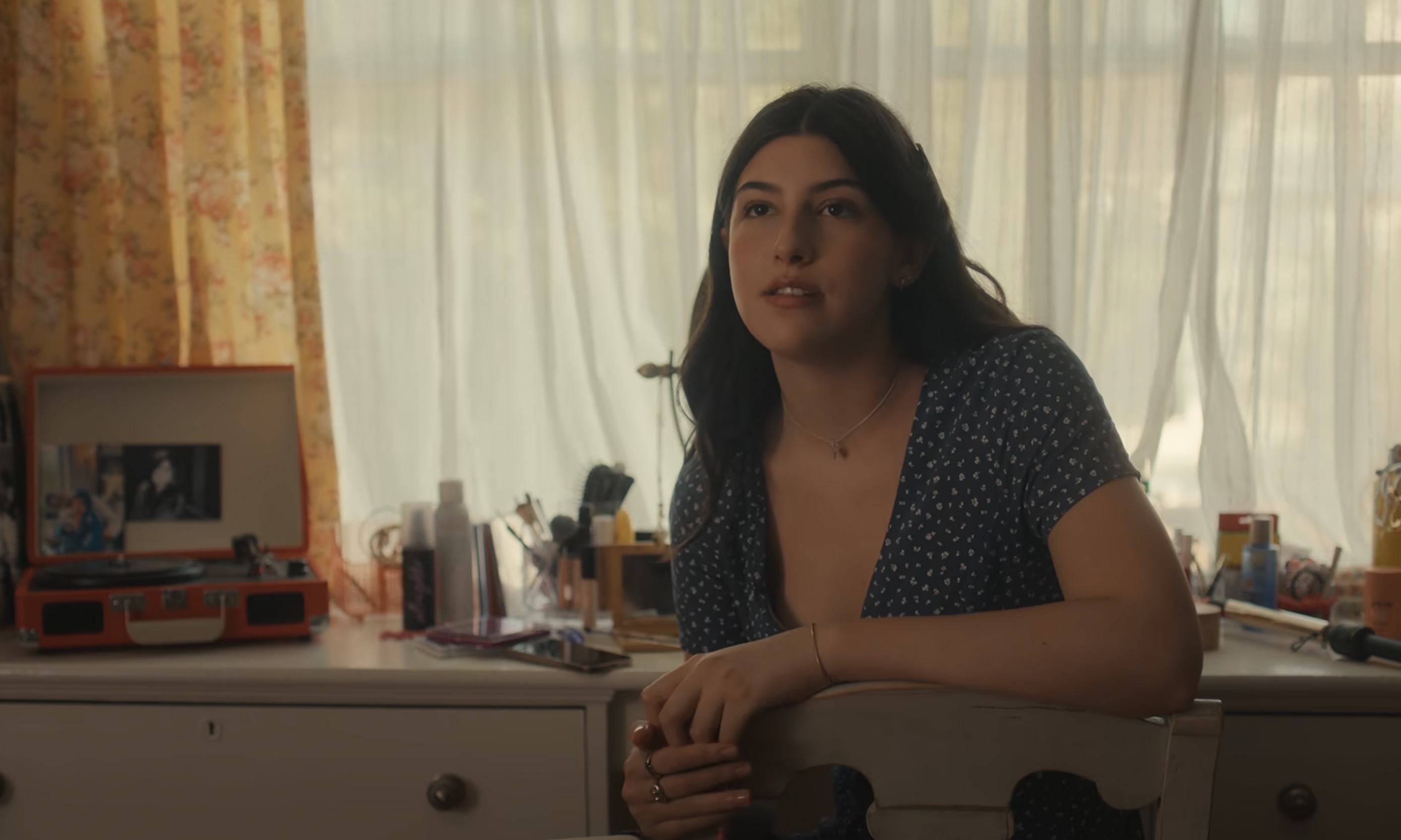 Don't Say Good Luck Cast on Netflix - Sunny Sandler as Sophie Birenbaum